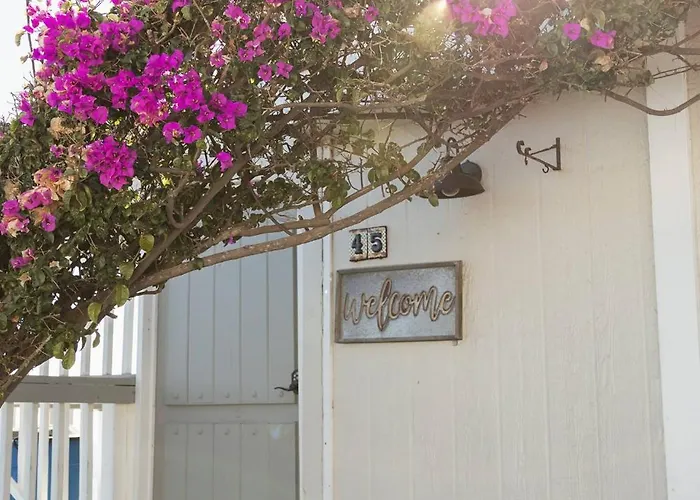 Casa Serena, Oceanfront Lodging